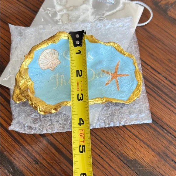 Painted Oyster Shell - Picture 3 of 4